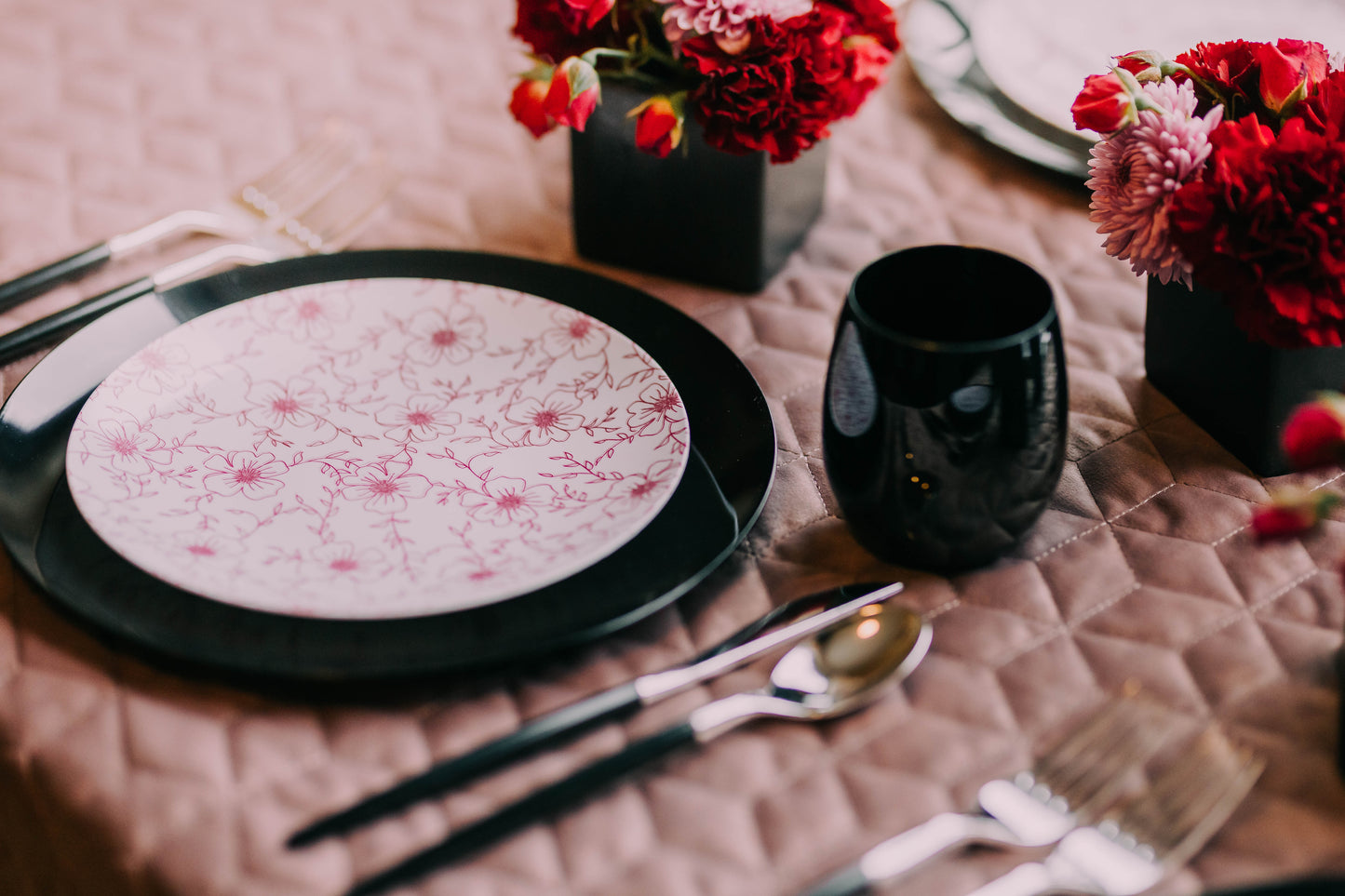 8 In. Flora Design Plastic Plates - 10 Ct.