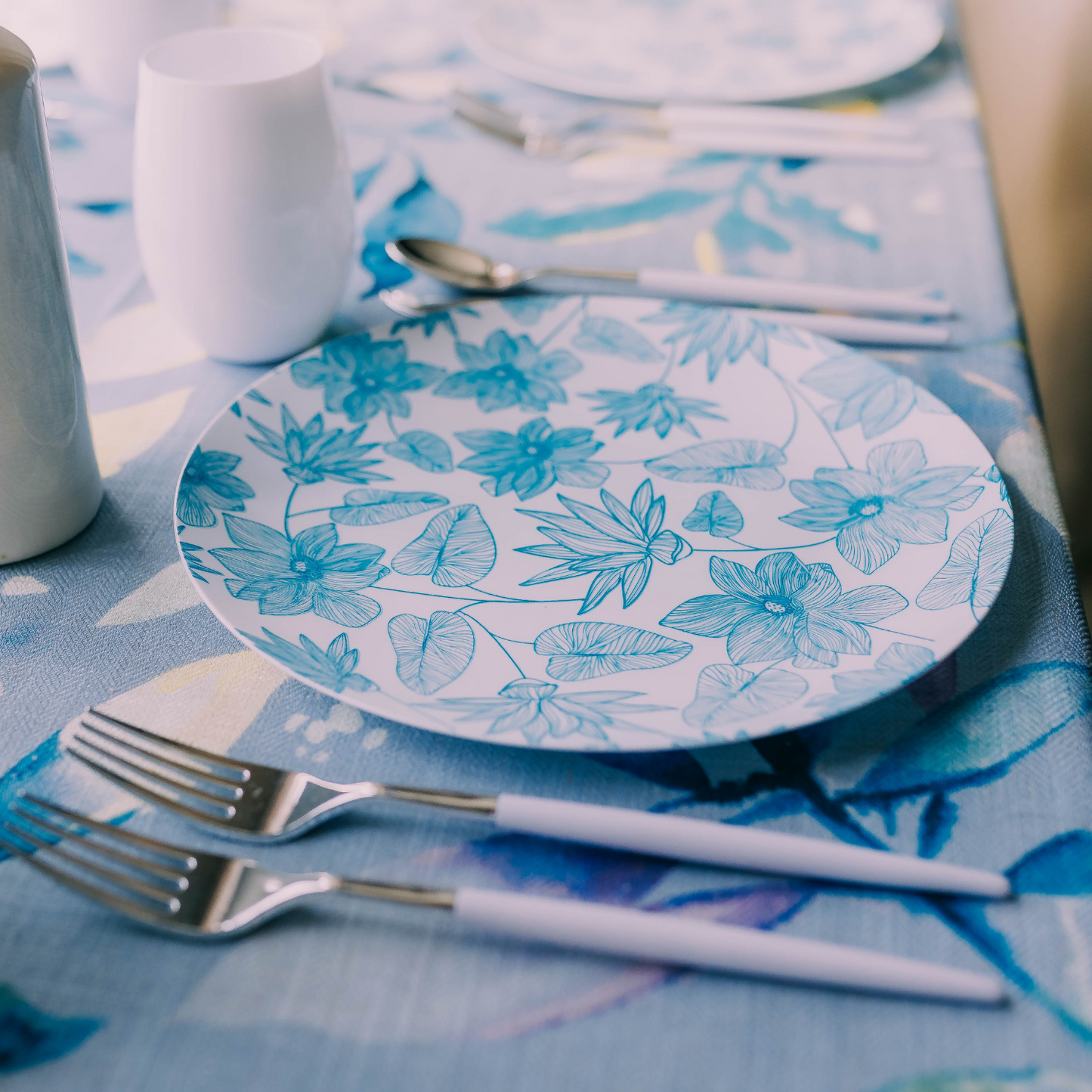 10 In. Bella Design Plastic Plates - 10 Ct.