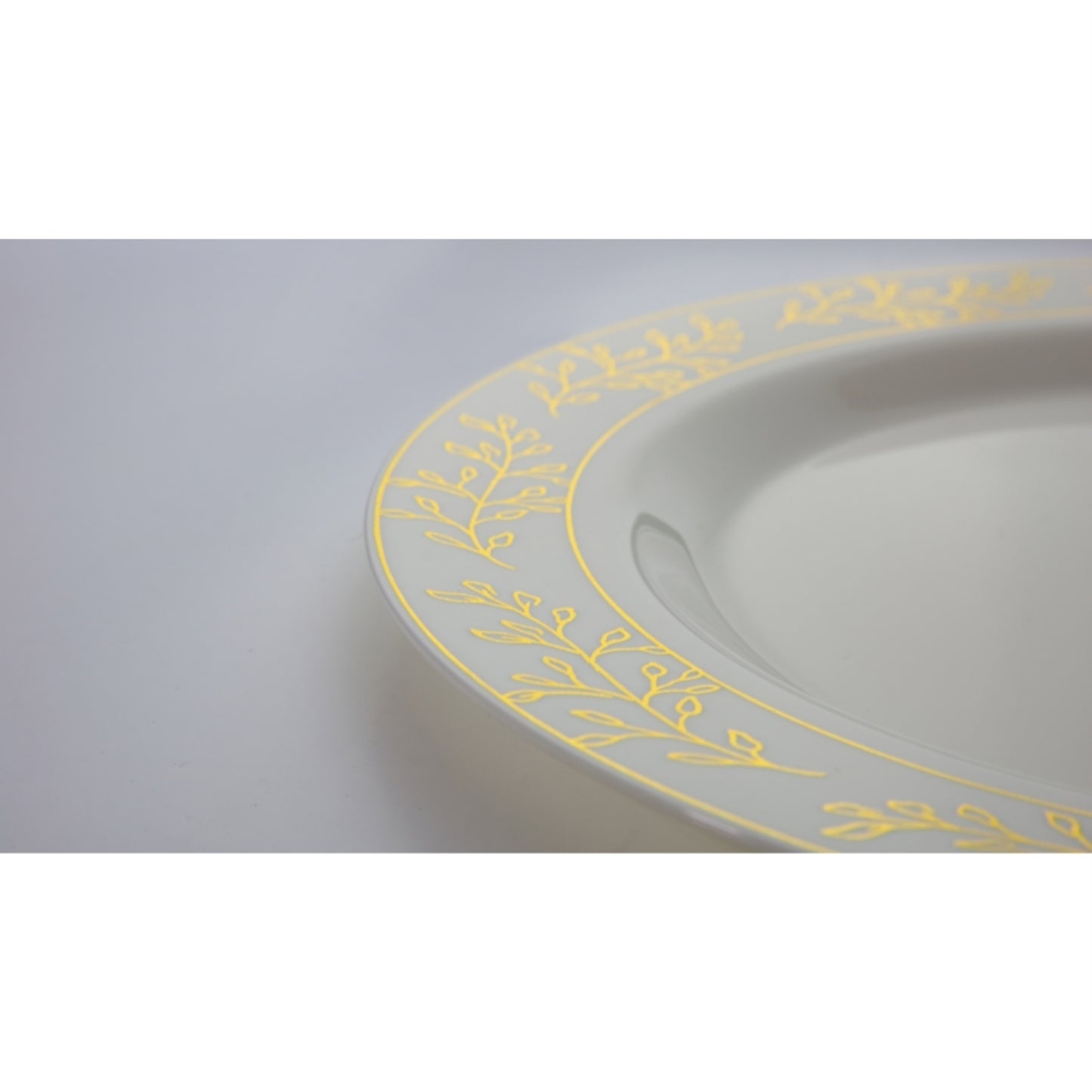 9 In. Gold Leaf Premium Plates - 10 ct.