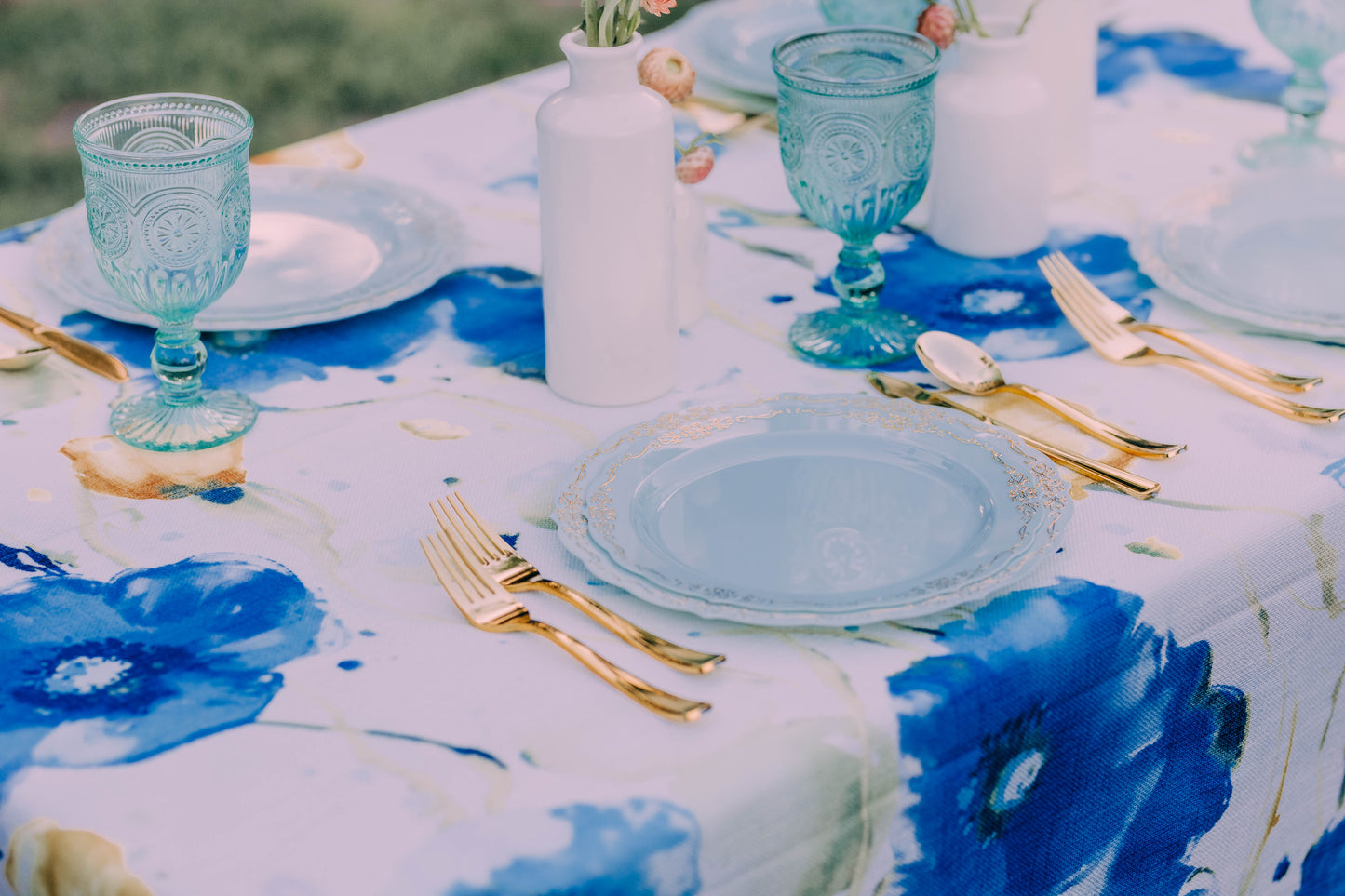 10 In. Robin Blue Victorian Design Plates - 20 Ct.