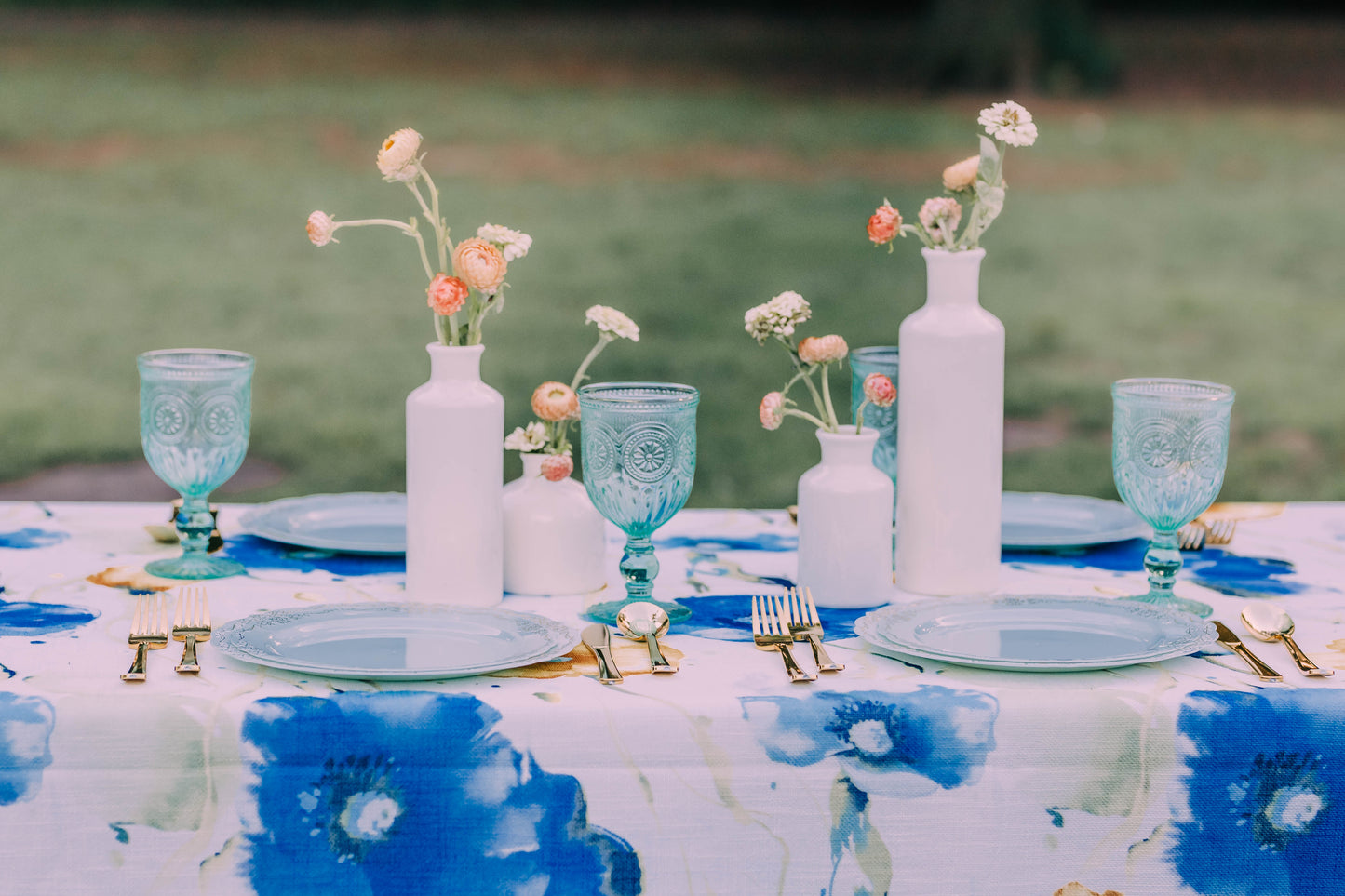 10 In. Robin Blue Victorian Design Plates - 20 Ct.