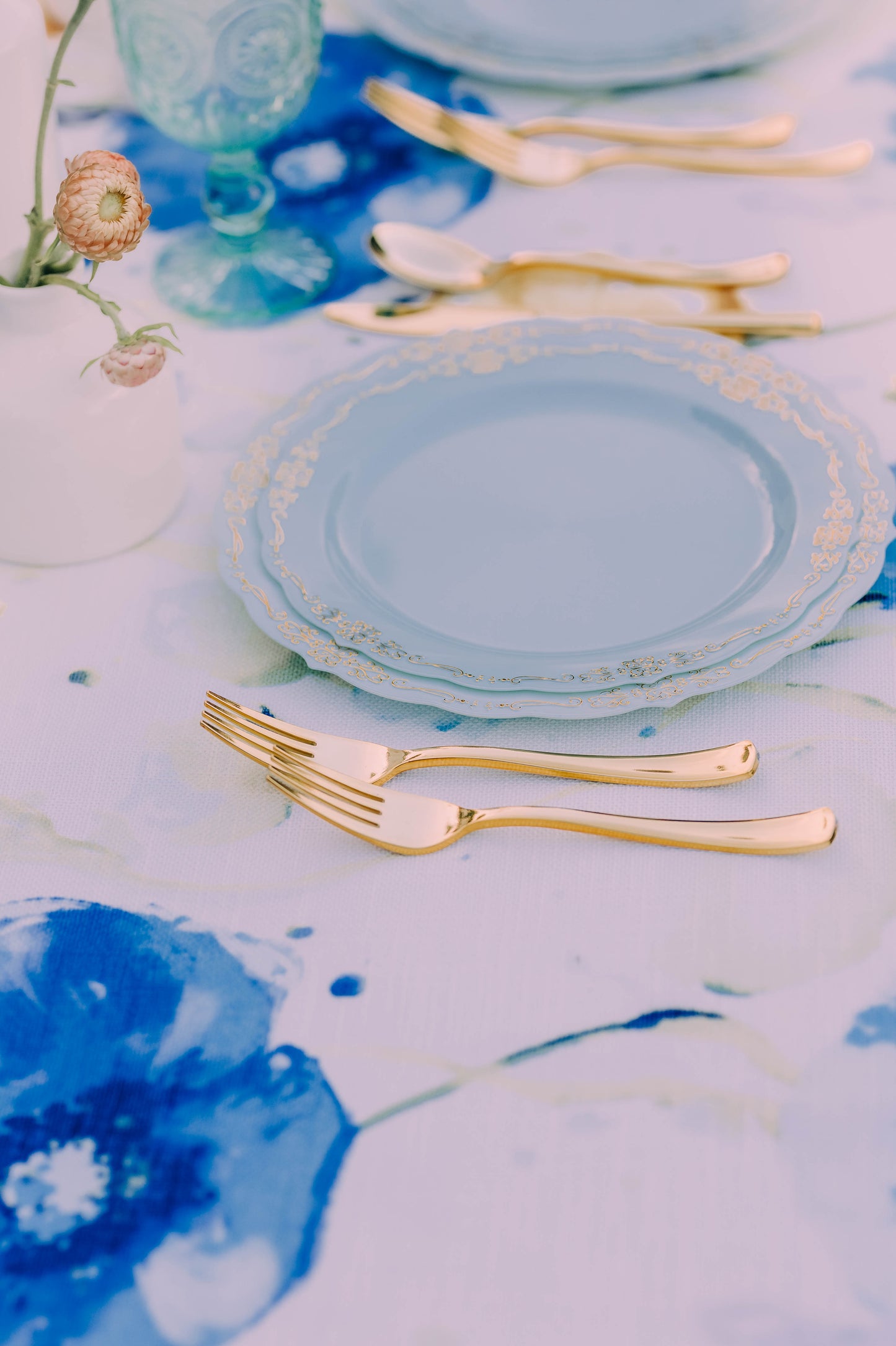 Case of 6 - 7.5" Robin Blue Victorian Design Plates - 20 ct.